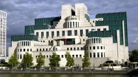 MI6 Launches Dark Web Platform to Recruit Intelligence Sources in the Russian Federation